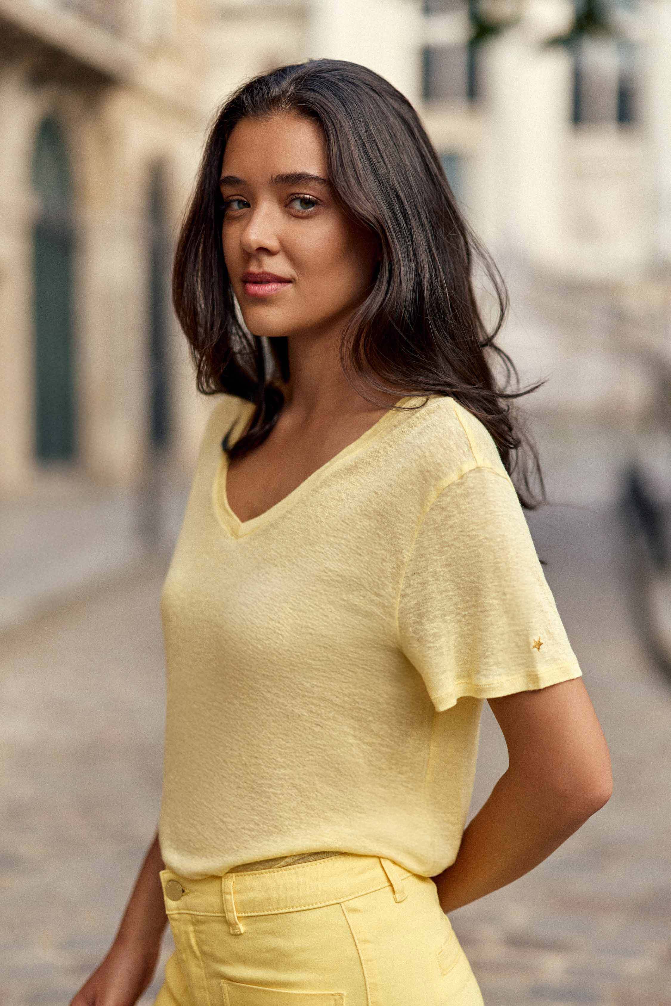 Yellow V-neck T-shirt - Thana