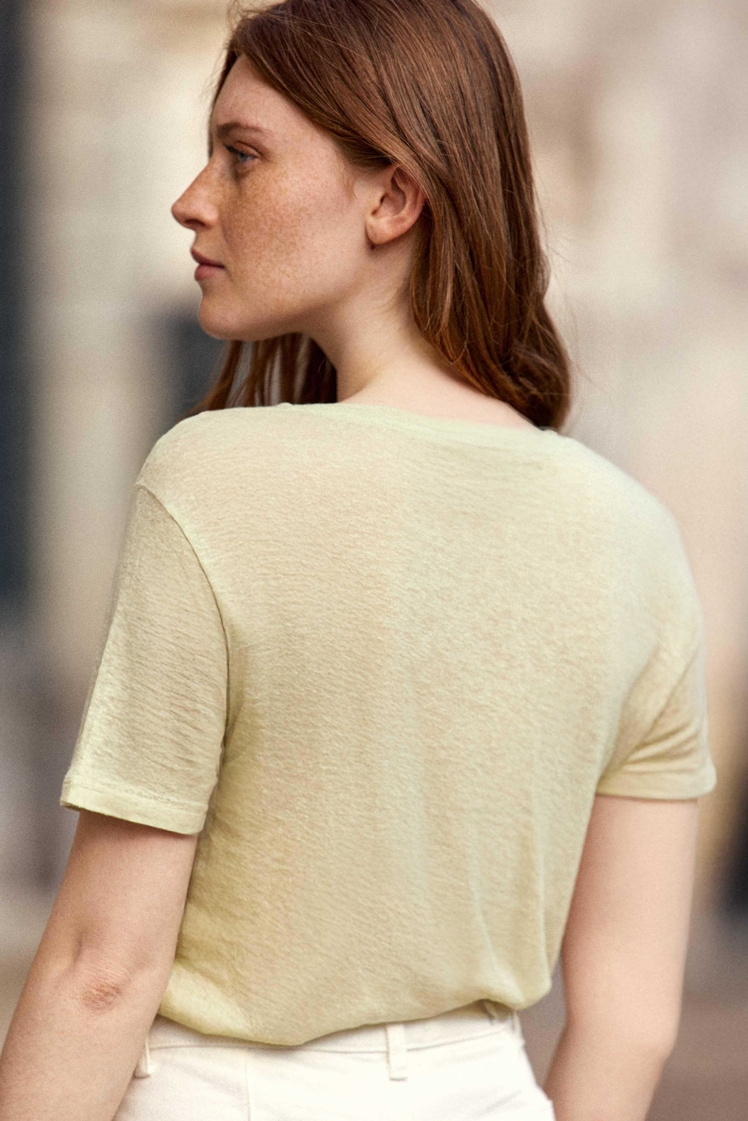 Almond green V-neck t-shirt - Thana