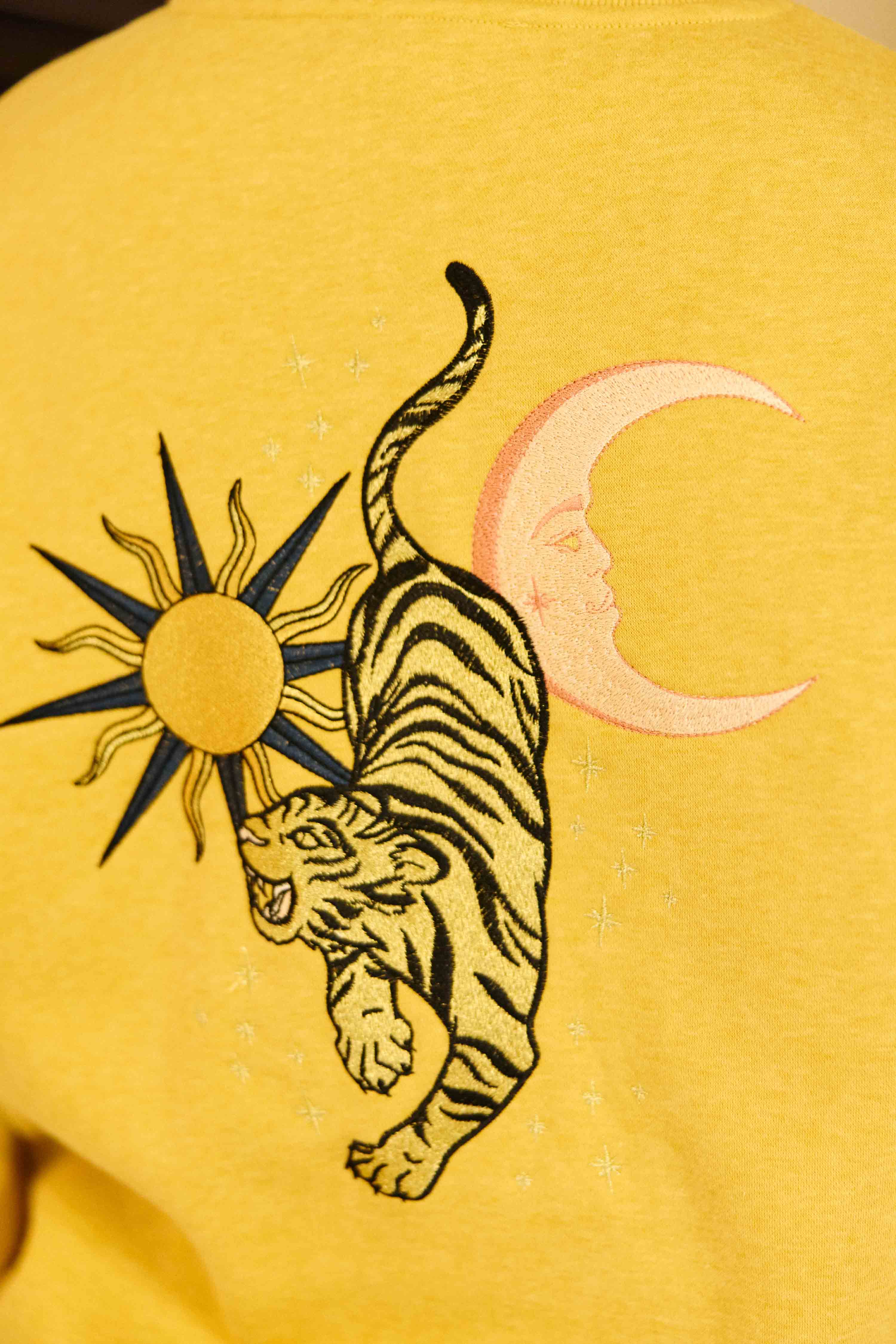 Sweat brodé ocre - Tiger
