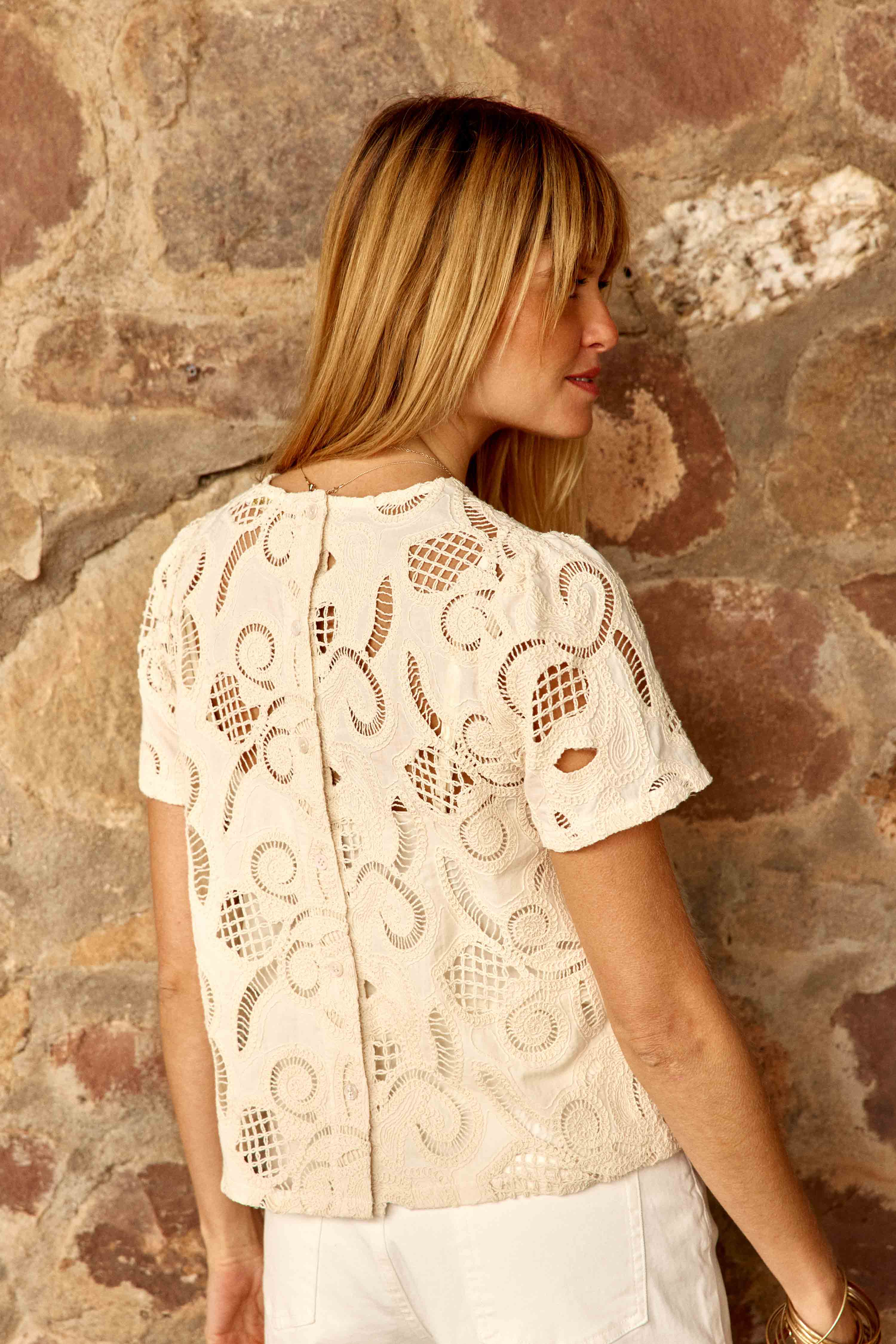 Tiva – Besticktes Top mit Lochstickerei