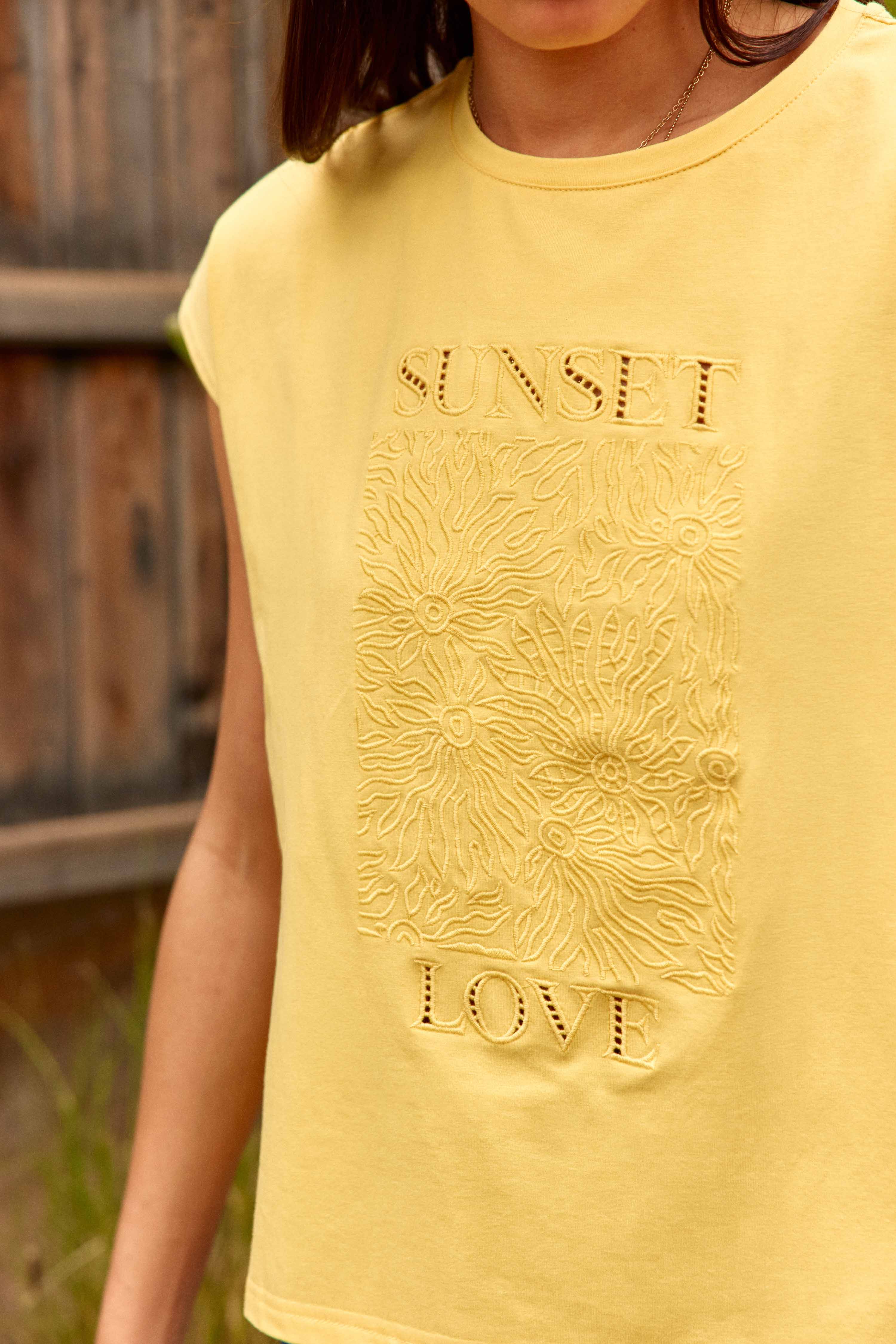 Tunset - Besticktes, weites T-Shirt