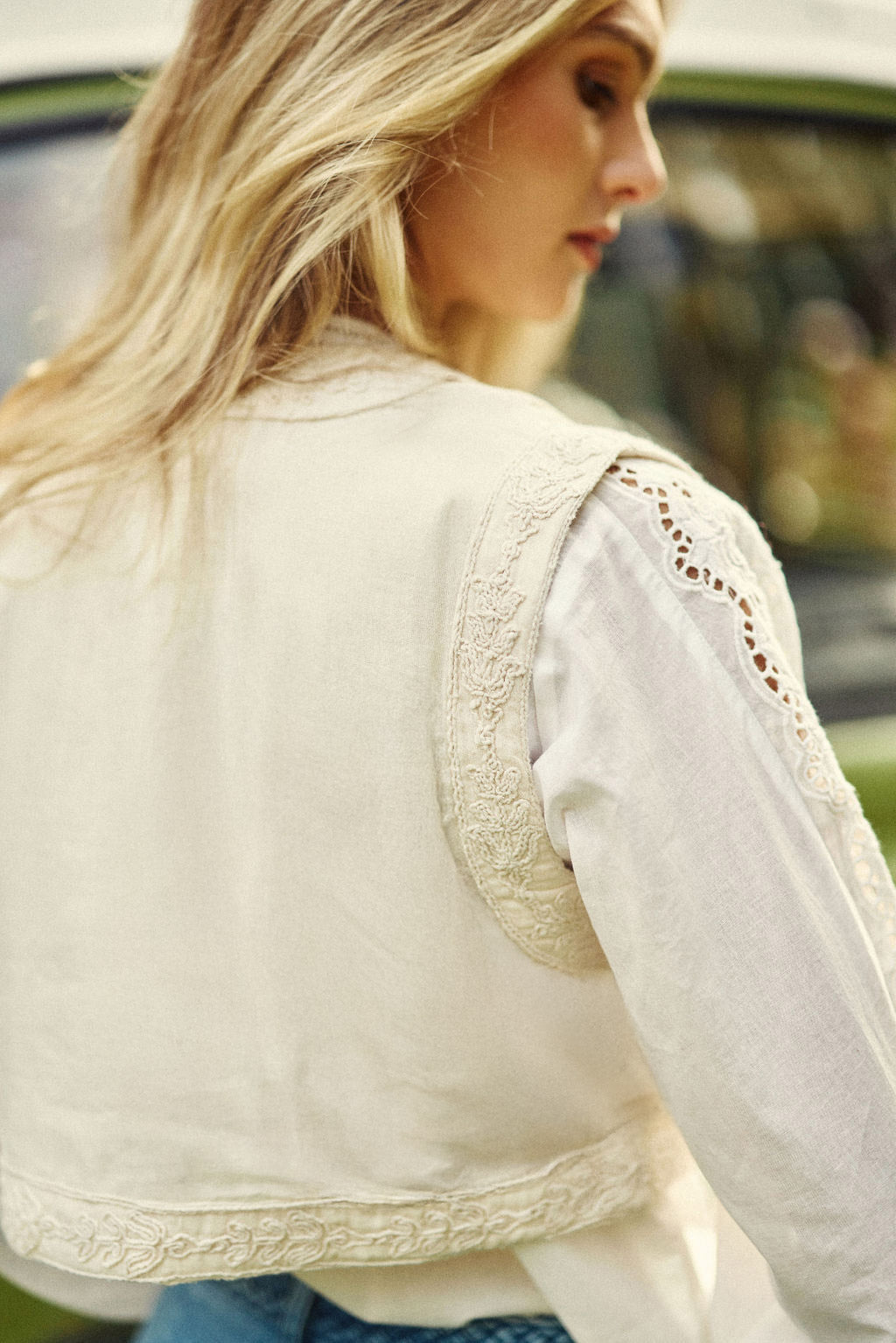 Ivory sleeveless jacket - Vania