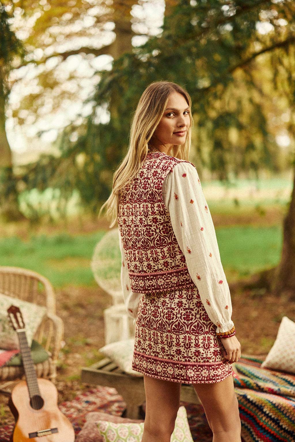 Veste sans manches fleur rouge - Vilma