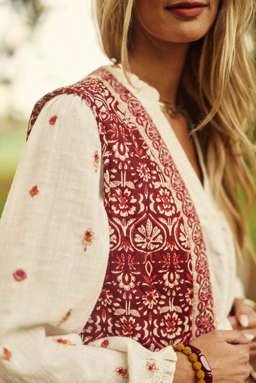 Veste sans manches fleur rouge - Vilma