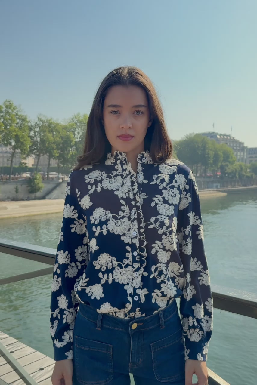 Blouse droite brodée marine - Boye